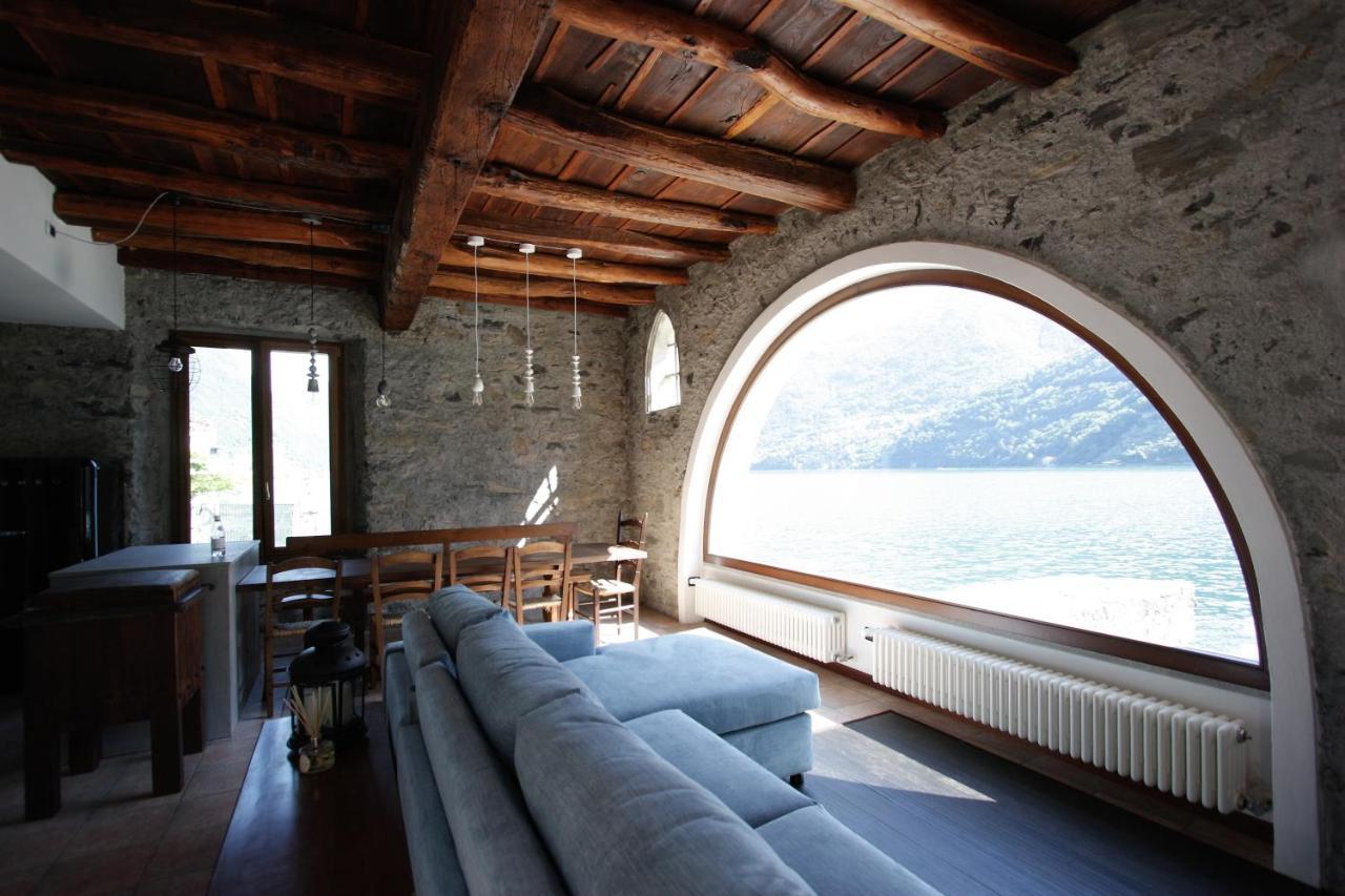House On The Lake Shore Of ลาโญ ภายนอก รูปภาพ
