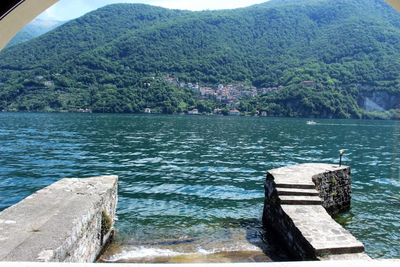 House On The Lake Shore Of ลาโญ ภายนอก รูปภาพ