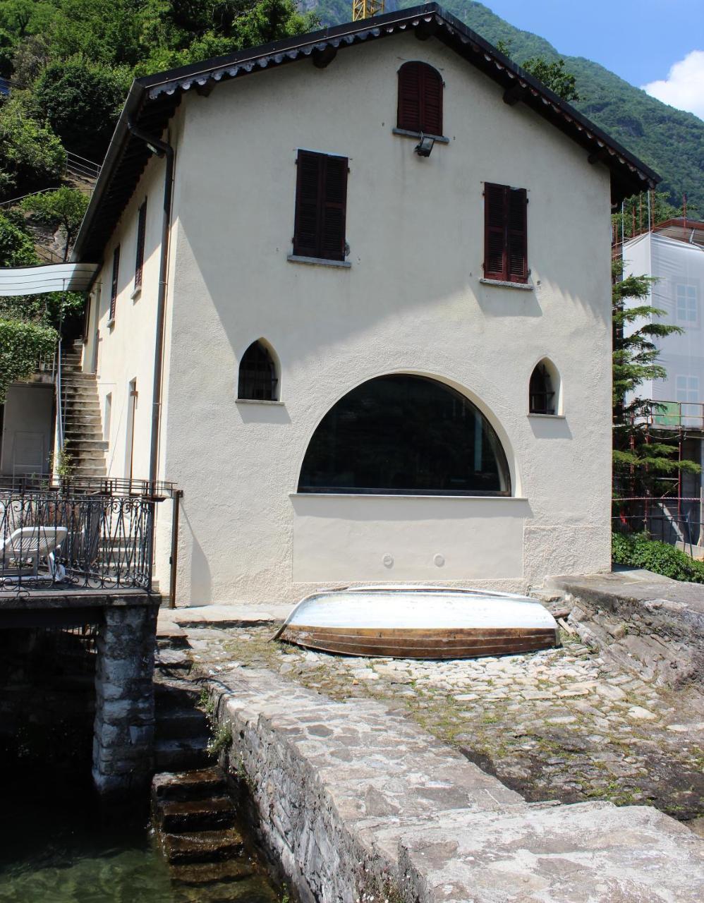 House On The Lake Shore Of ลาโญ ภายนอก รูปภาพ