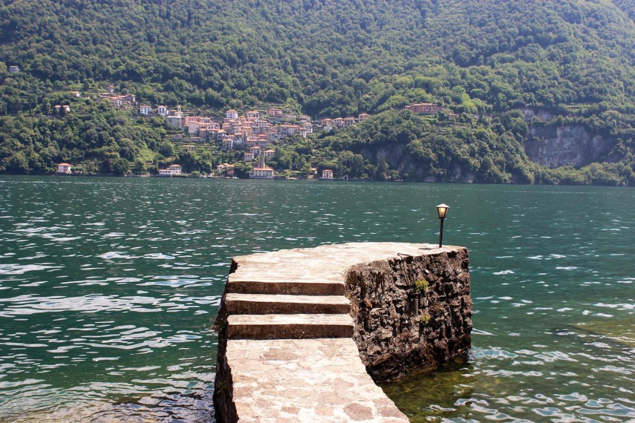 House On The Lake Shore Of ลาโญ ภายนอก รูปภาพ